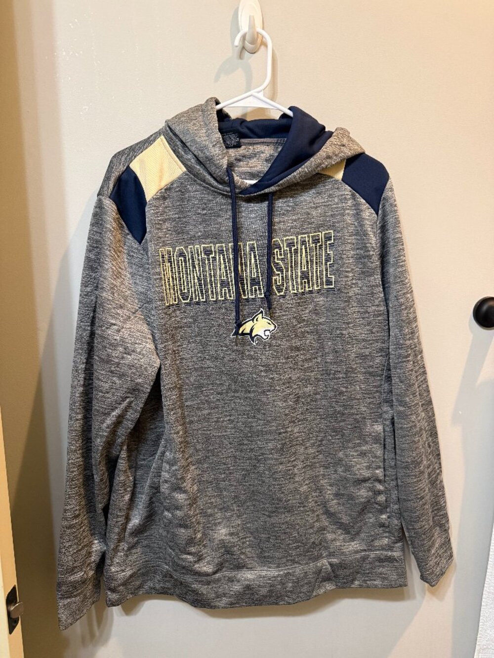 Colosseum Montana State Bobcats Hoodie Gray Navy Gold Athletic Pullover